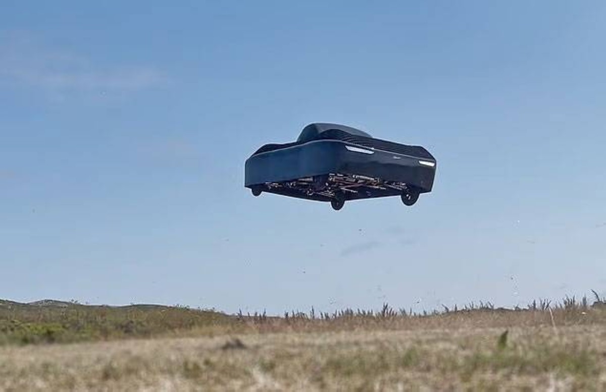 أول سيارة طائرة في العالم تبدأ الإنتاج