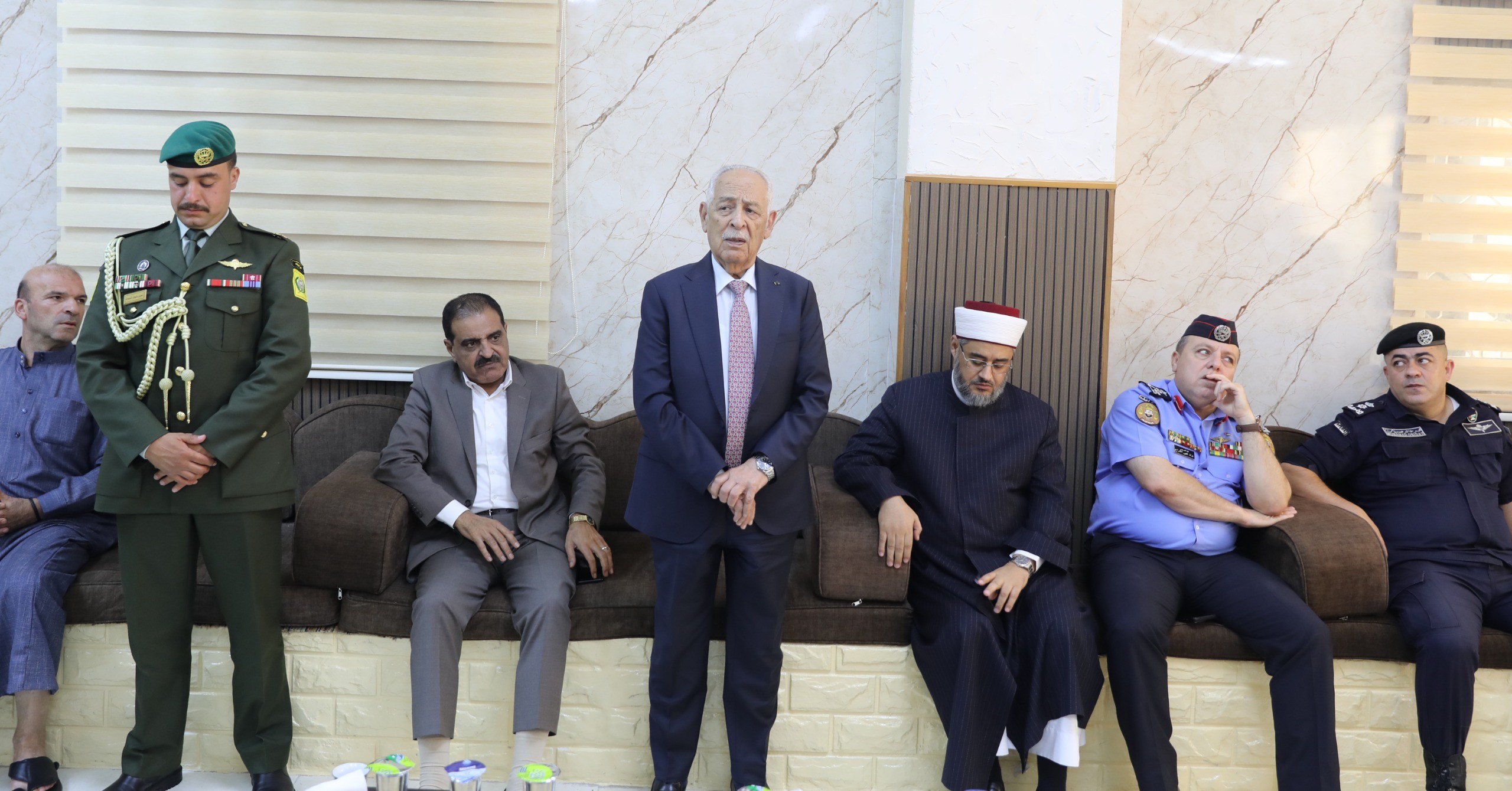 مندوبا عن الملك وولي العهد ..  العيسوي يعزي نقرش والغنميين