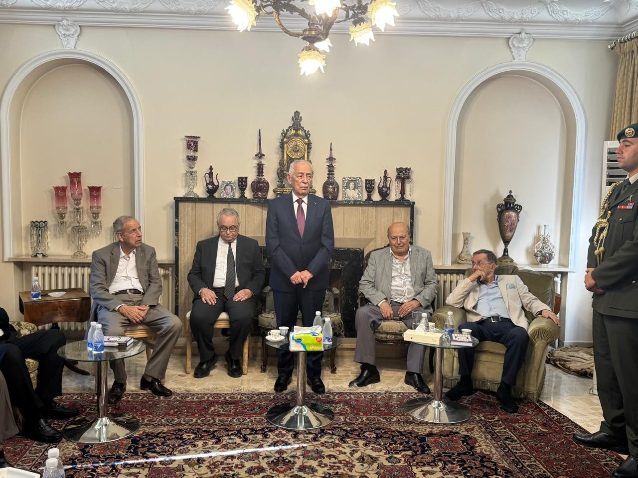 مندوبا عن الملك وولي العهد ..  العيسوي يعزي عشيرة التلهوني