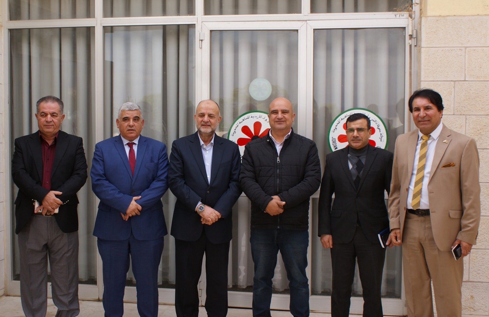 النقابة العامة للعاملين بالبترول والكيماويات تودّع قافلة معتمريها بدعم من مصفاة البترول