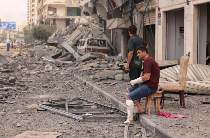 مع اقتراب الهدنة ..  سكان غزة النازحون يتساءلون: متى تتوقف الحرب وهل سنعود لمنازلنا؟