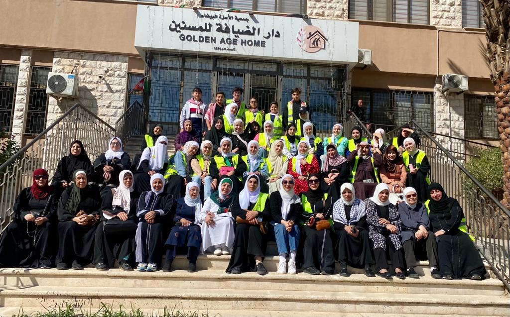 تجمع أشبال اليوم يقدم الطعام لمنتفعي دار المسنيين عن أرواح شهداء فلسطين