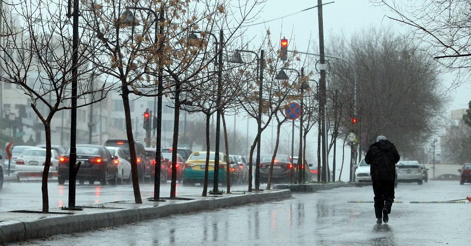 أجواء باردة نسبيًا نهار الثلاثاء وتوقع زخات مطرية ليلًا