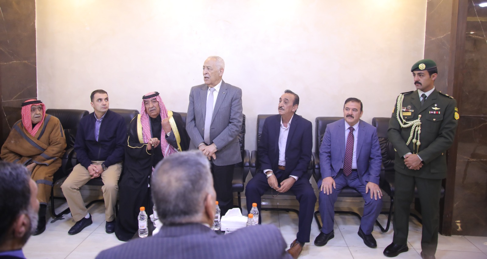 مندوبا عن الملك وولي العهد .. العيسوي يعزي عشيرتي الكفاوين والبشابشة