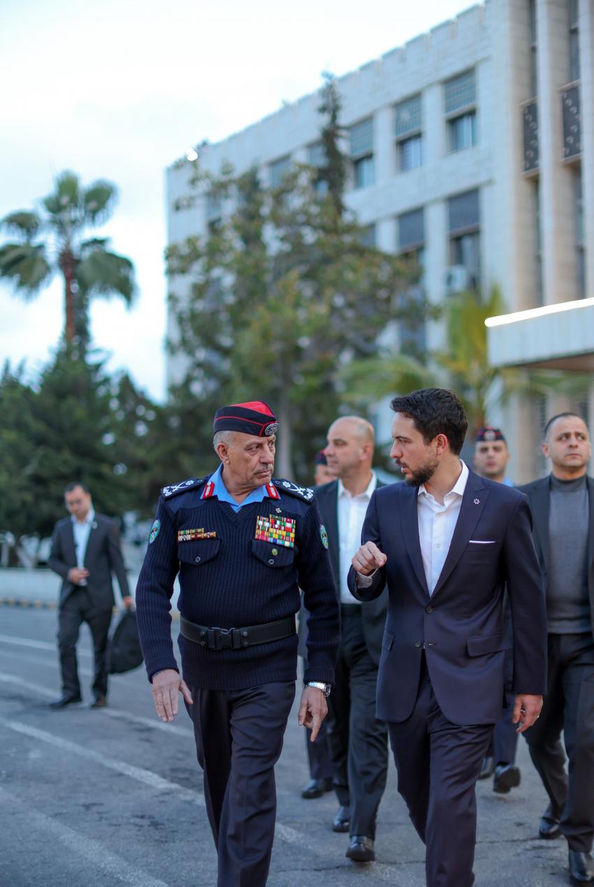 ولي العهد من الدفاع المدني: سلامة المواطنين أولوية