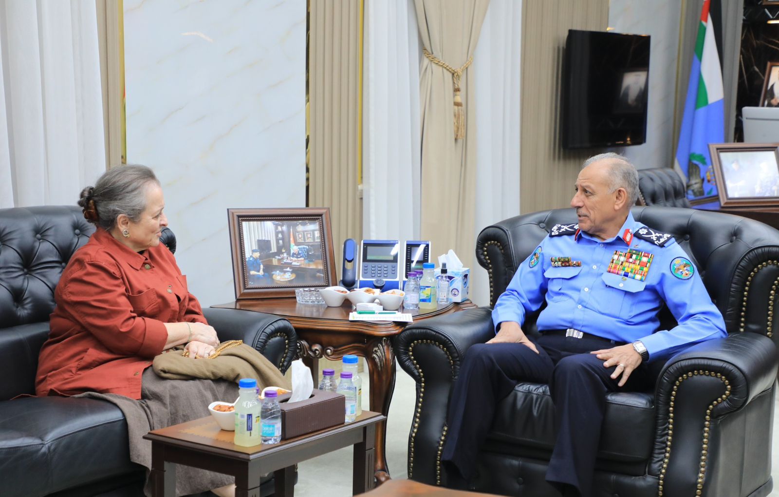 الأميرة عالية تلتقي مدير الأمن العام وتكرّم عدداً من مرتبات الإدارة الملكية لحماية البيئة 