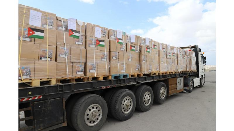 الأردن يسير 92 شاحنة إلى غزة تحمل طرودا غذائية وصحية وخيما