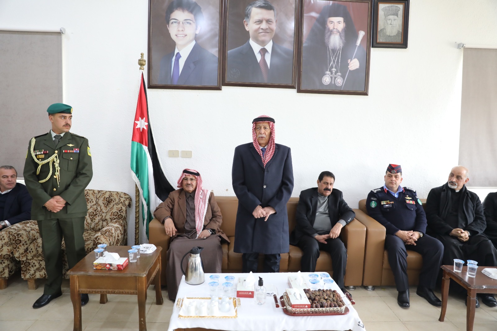 مندوبا عن الملك وولي العهد .. العيسوي يعزي عشيرة أبو دلبوح وآل بدر