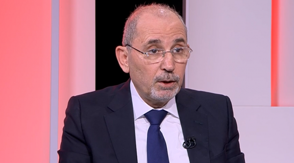 الصفدي: لسنا طرفًا في الحرب  ..  ولا وجود لقواعد أجنبية في الأردن