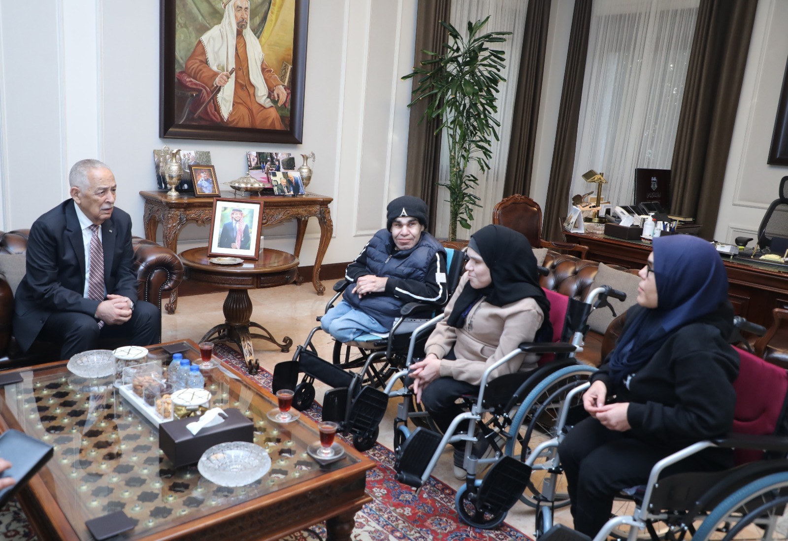 بتوجيهات ملكية ..  رعاية فورية مباشرة لأسرة من "ذوي الإعاقة" جسدت أسمى معاني التعفف