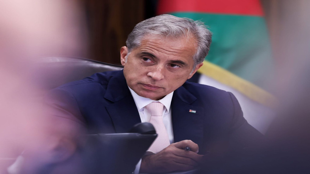 غالبية النواب والأحزاب يدعون للتعديل على حكومة حسان