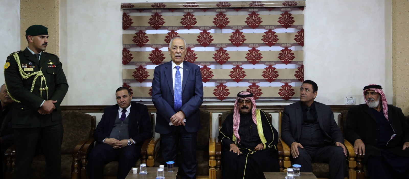 مندوبا عن الملك وولي العهد  ..  العيسوي يعزي عشيرتي الخلايلة والعواملة