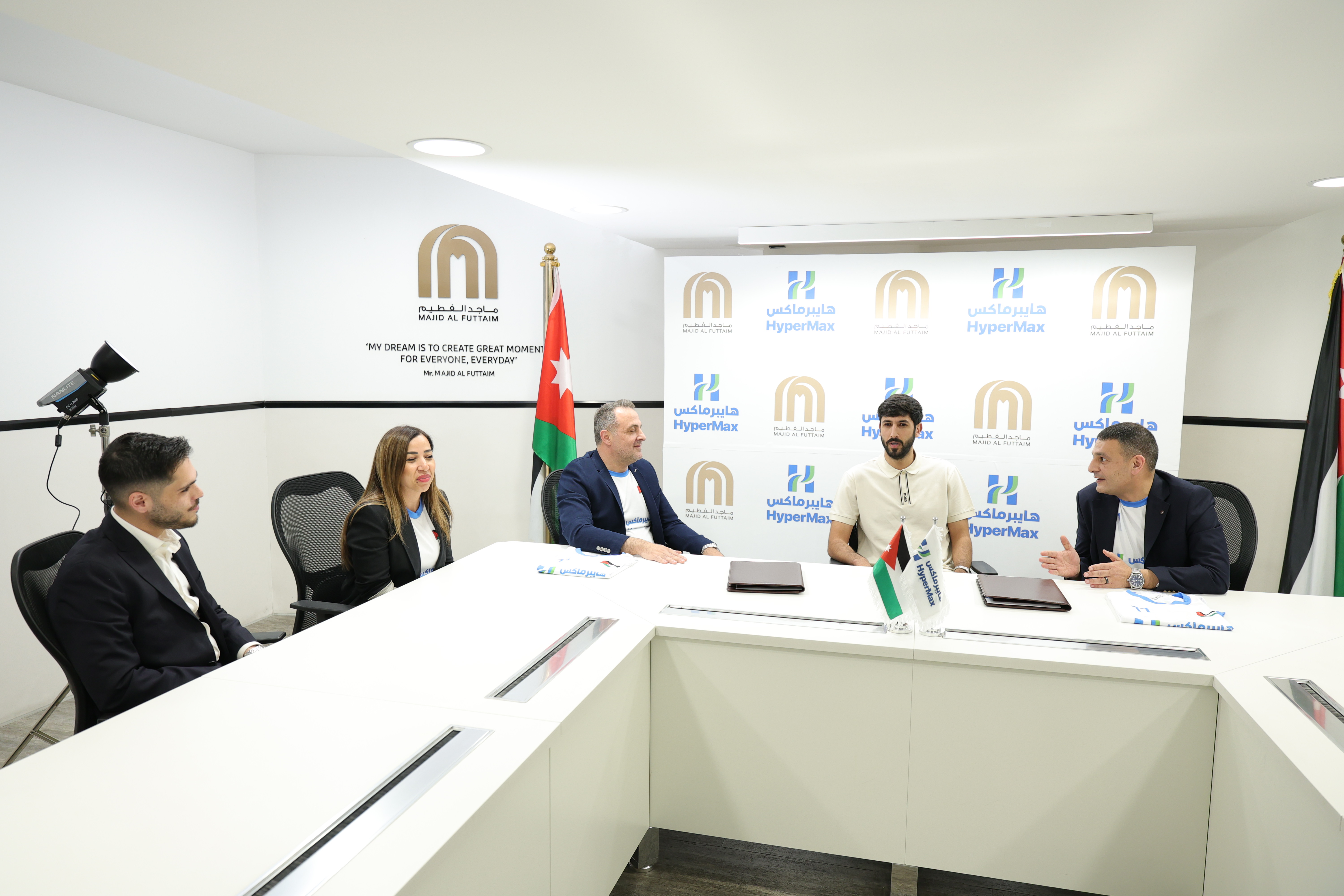 هايبرماكس الأردن توقع شراكة مع نجم المنتخب الوطني يزن النعيمات لدعم "النشامى"