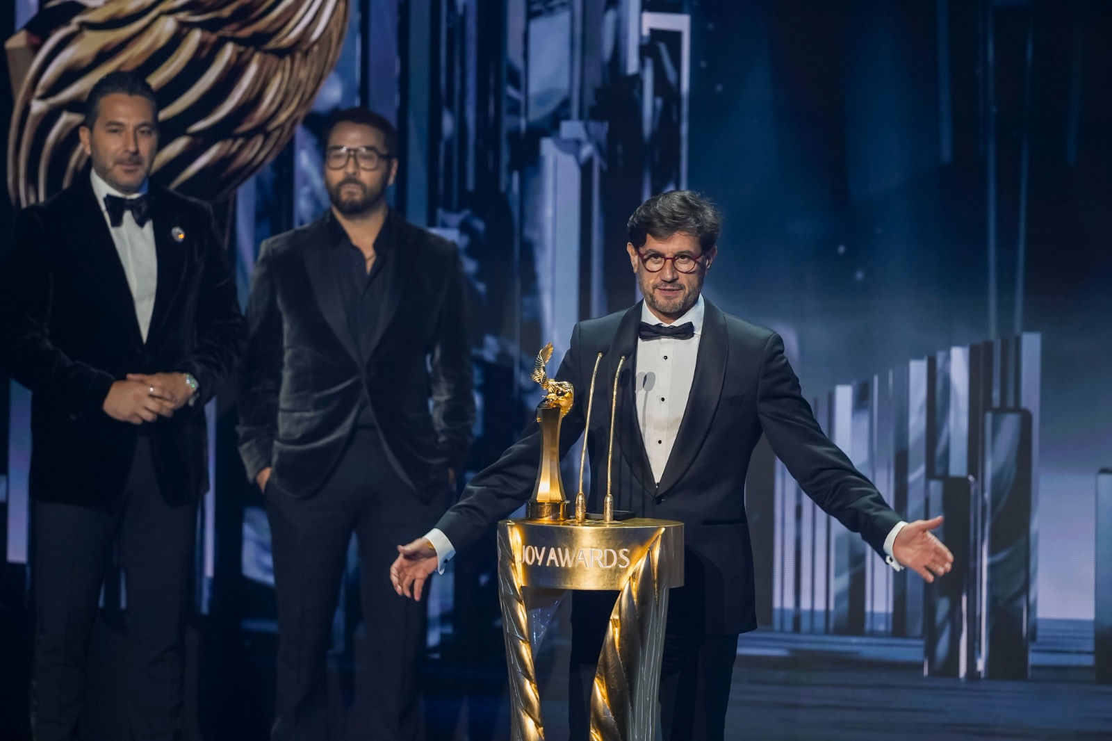 أحمد الدوغجي "ساحر الكاميرا " الذي غيّر وجه إخراج الحفلات الغنائية في الخليج والعالم العربي