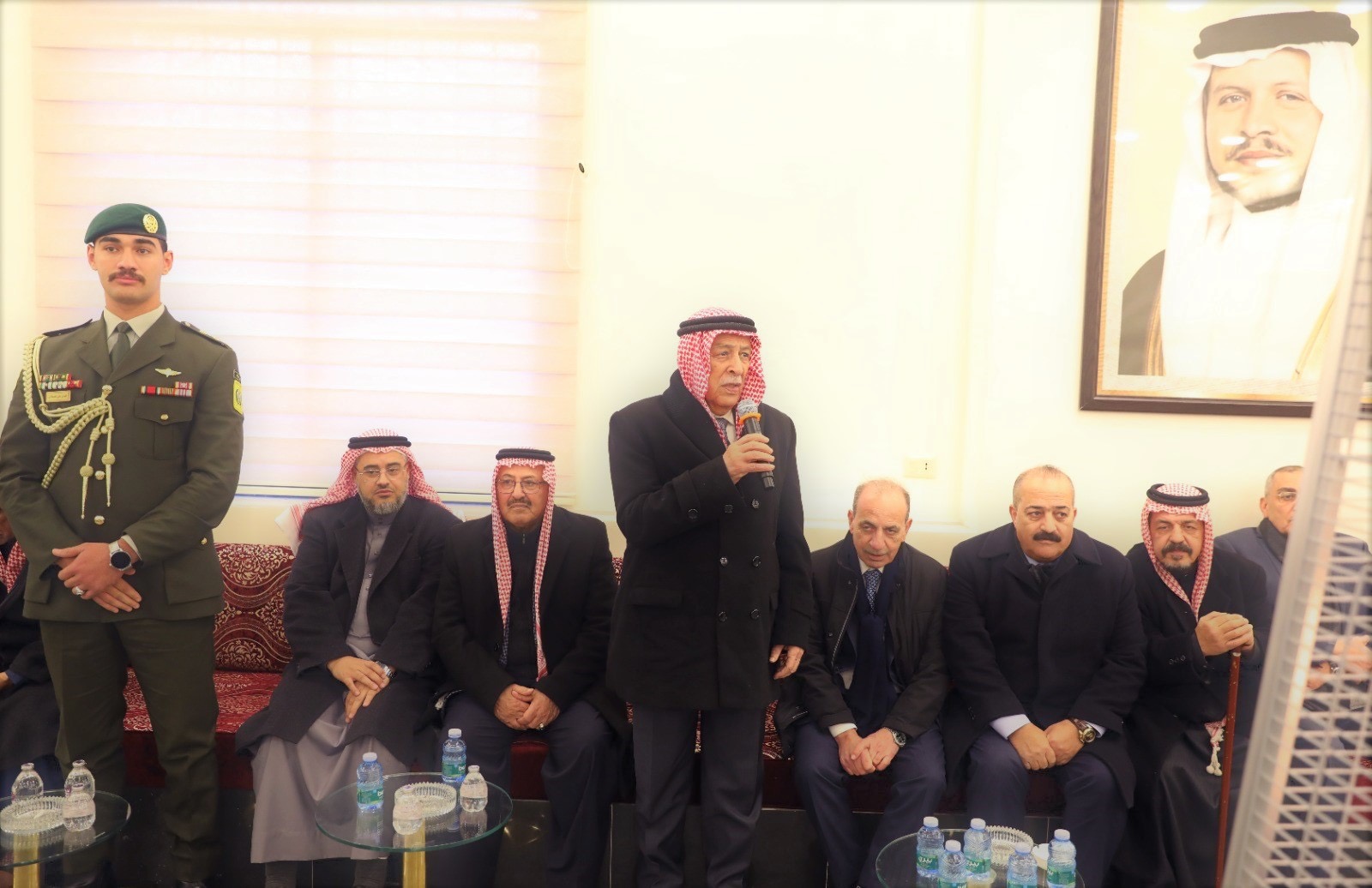 مندوبا عن الملك وولي العهد. العيسوي يعزي بوفاة والد وزير الإدارة المحلية