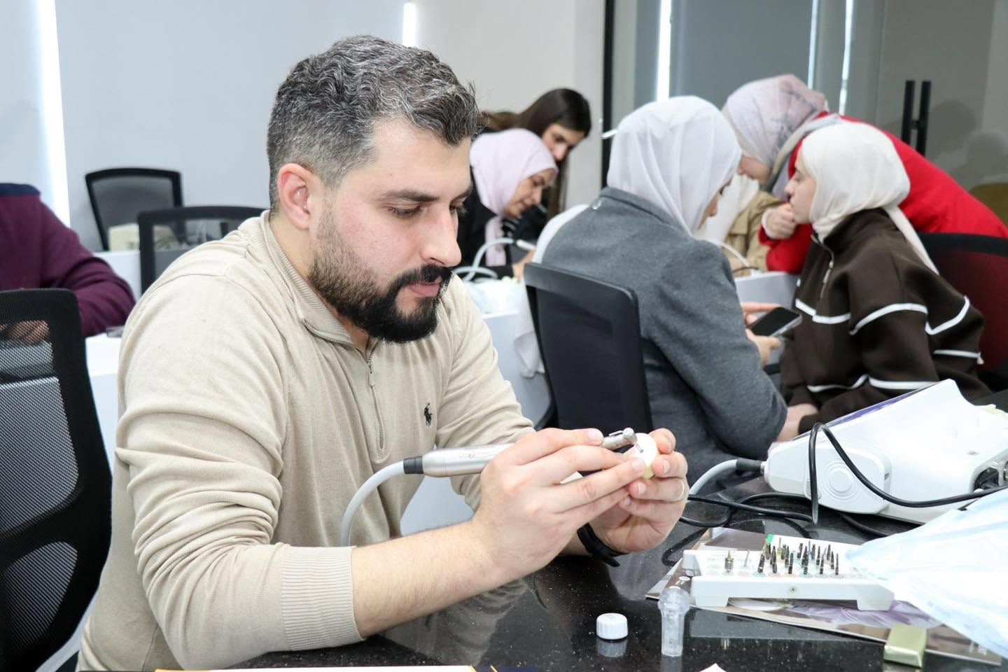 نقابة أطباء الأسنان: إجراءات قانونية بحق المسيئين للمهنة ومروّجي المعلومات المضللة