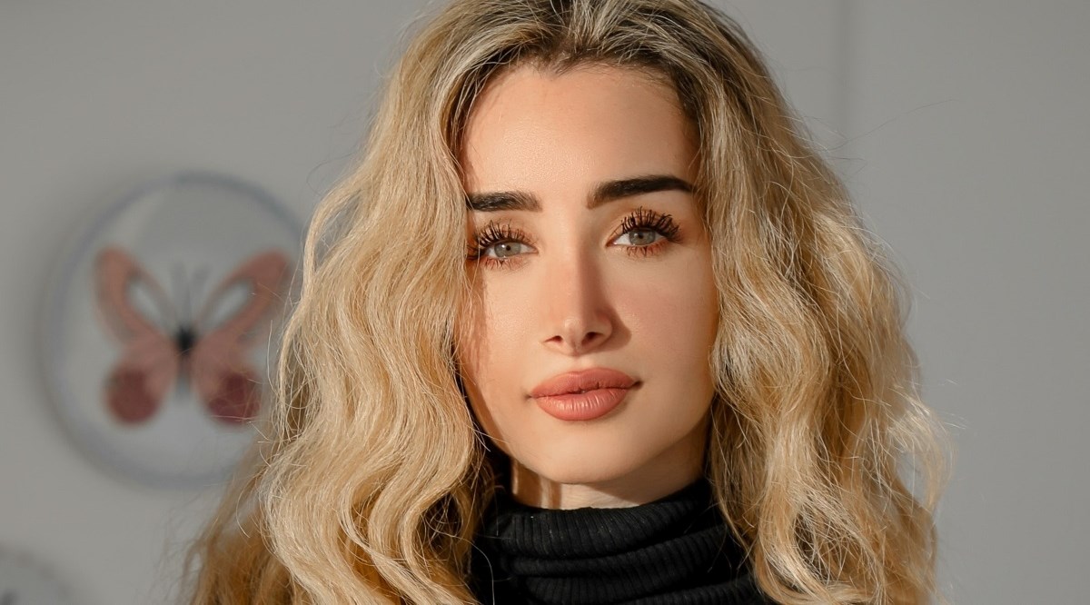 هنا الزاهد تحتفل بعيد ميلادها بإطلالة أنيقة ..  وهذه صيحاتها المفضلة