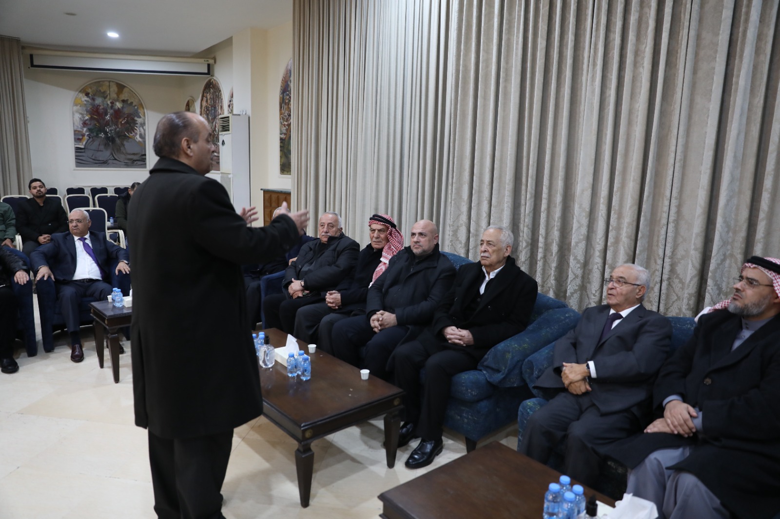 مندوبا عن الملك وولي العهد… العيسوي يعزي عشائر حداد والعبادي والعلبي 